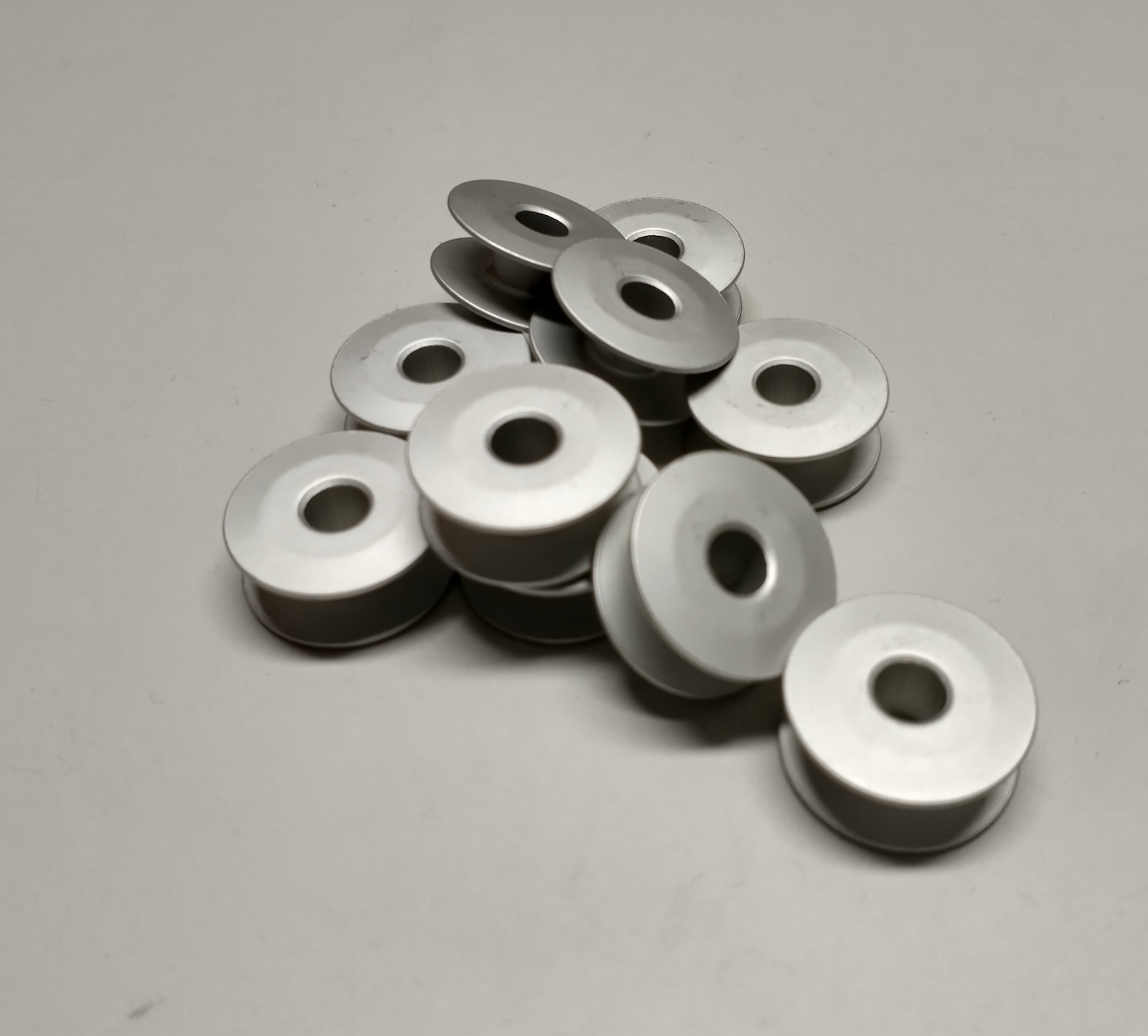 L-size bobbins for industrial Sewing Machines